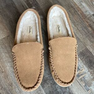 NEW CLARKS Venetian Suede Faux Fur Lined Moc Indoor/Outdoor Slippers, Size 11